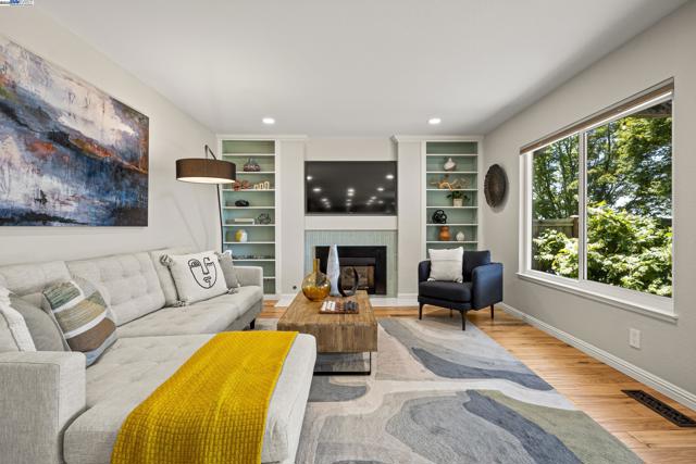 6408 Boone Dr, Castro Valley CA: https://media.crmls.org/mediaz/9c5517ca-0628-4b55-a33f-3fad7582b926.jpg