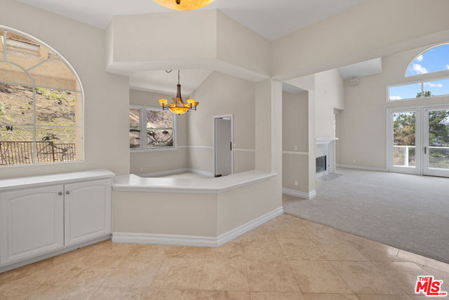 2046 Palisades Drive, Pacific Palisades CA: https://media.crmls.org/mediaz/9c554406-f188-4e78-84e0-bb15695bd3a3.jpg