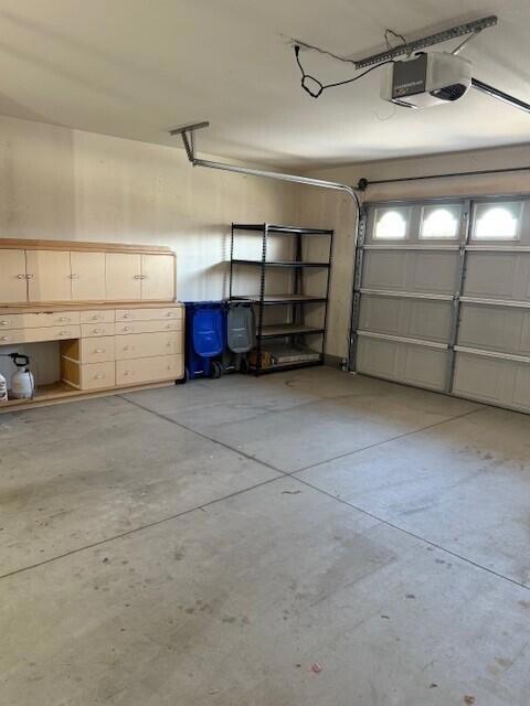 82596 Lincoln Drive Drive, Indio CA: https://media.crmls.org/mediaz/9c557b67-2a07-446c-b428-e67af299c2fa.jpg