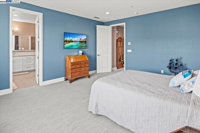 6822 Spanner Ct, Tracy CA: https://media.crmls.org/mediaz/9c55962f-2c0c-4dd2-9efc-0081404ad683.jpg