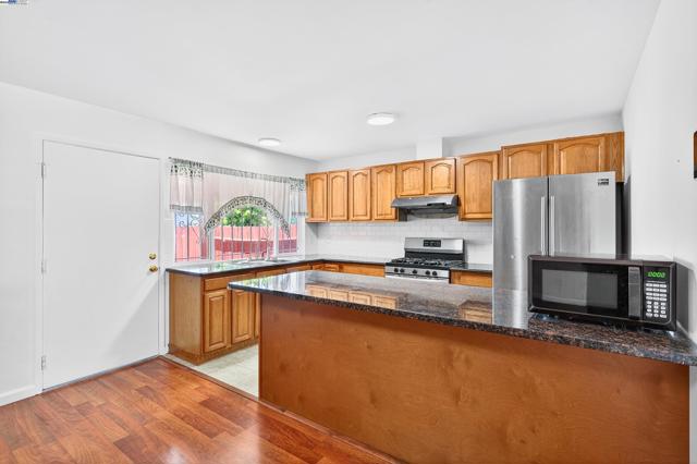 4300 Berk Ave, Richmond CA: https://media.crmls.org/mediaz/9c564541-a44c-4f91-ab0a-efd8b52065a4.jpg