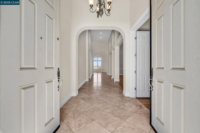 3322 Ashbourne Cir, San Ramon CA: https://media.crmls.org/mediaz/9c56899c-0971-4800-9034-5757b22d261b.jpg