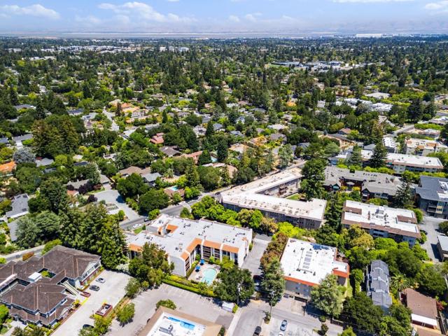 17 Oak Street, Los Altos CA: https://media.crmls.org/mediaz/9c569f6d-9e98-4e59-80dd-b0124ceb4800.jpg