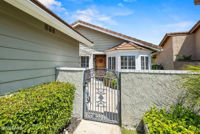 4570 N Vistapark Drive, Moorpark CA: https://media.crmls.org/mediaz/9c5760c7-10c2-4ca2-af81-5f5d6f71ff88.jpg