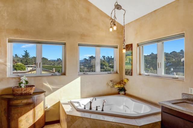 810 Altura Place, Del Rey Oaks CA: https://media.crmls.org/mediaz/9c57c2e9-ae9b-4e40-98b6-483133e1cac6.jpg