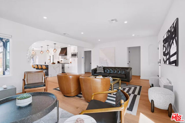 3625 Somerset Drive, Los Angeles CA: https://media.crmls.org/mediaz/9c57e63f-721c-44d5-b099-9686812abfc3.jpg