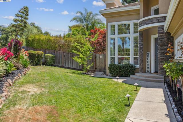 418 Golf Ct, Walnut Creek CA: https://media.crmls.org/mediaz/9c58c334-5541-4fa6-8c7c-afd935b2e7c8.jpg