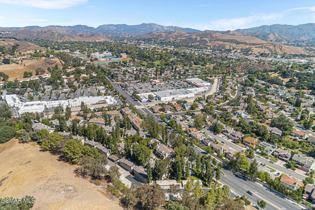 5720 Skyview Way, Agoura Hills CA: https://media.crmls.org/mediaz/9c594445-b2be-43a2-8db5-d0af552982b8.jpg
