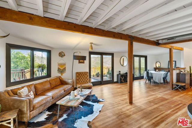 1551 Penny Road, Topanga CA: https://media.crmls.org/mediaz/9c596351-759e-413c-88da-7cbbd7118d71.jpg