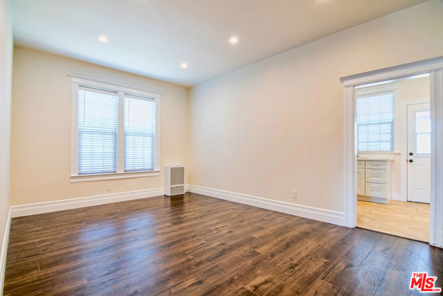 3425 Walton Avenue, Los Angeles CA: https://media.crmls.org/mediaz/9c596efc-271e-42f2-84ee-71498807edc7.jpg