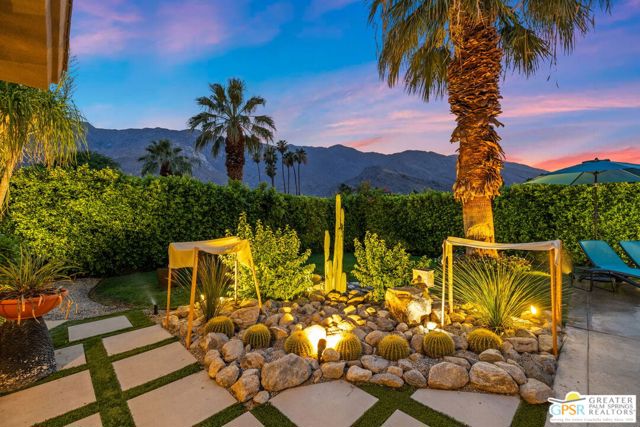 450 E Bogert Trail, Palm Springs CA: https://media.crmls.org/mediaz/9c59873d-173e-46c7-a321-69a7e67226c9.jpg