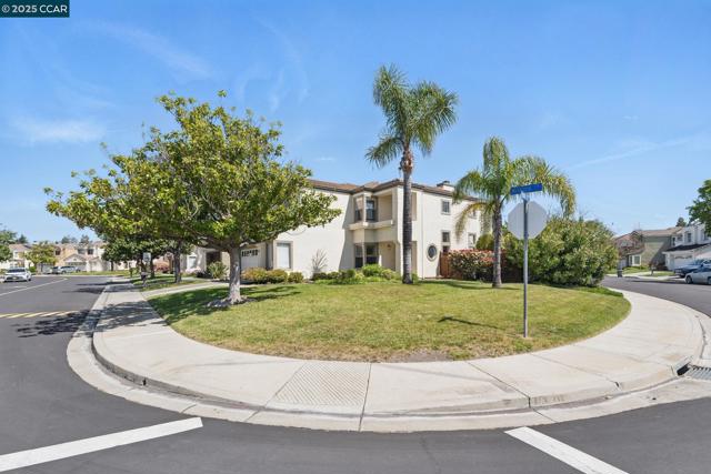 30300 Meridien Cir, Union City CA: https://media.crmls.org/mediaz/9c5a444e-6c51-46fd-9e6f-68b8e13db5ca.jpg