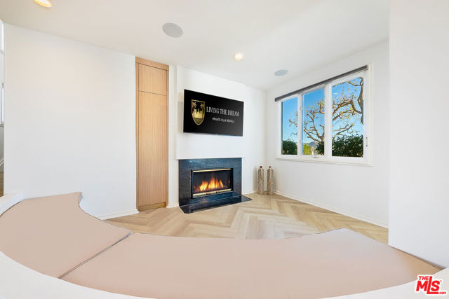 10502 Yellow Hill Road, Malibu CA: https://media.crmls.org/mediaz/9c5a7e15-a670-4f96-86c7-7887c610413f.jpg