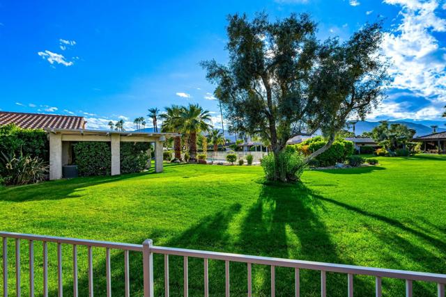 6 Stanford Drive, Rancho Mirage CA: https://media.crmls.org/mediaz/9c5ad406-9b9b-483e-a5cc-02ff90b39280.jpg