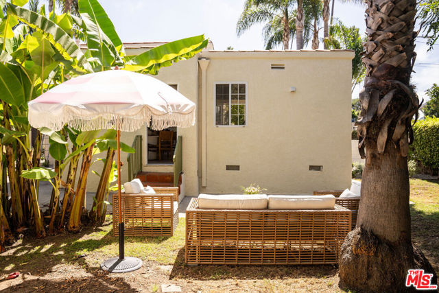 2300 Pisani Place, Venice CA: https://media.crmls.org/mediaz/9c5b3f00-170a-4549-8a6e-7d731f1b4b3c.jpg