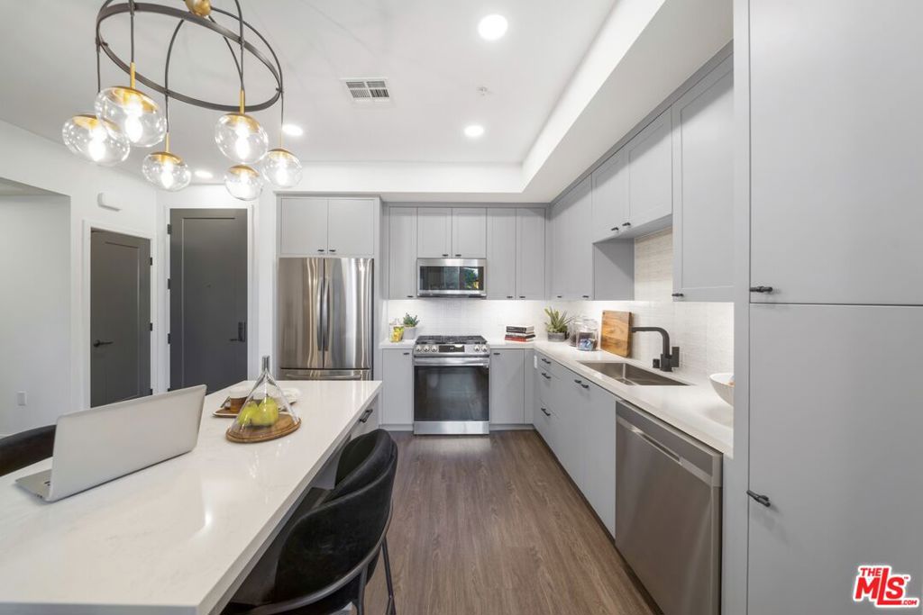 585 Anton Blvd. A-1106, Costa Mesa, CA 92626