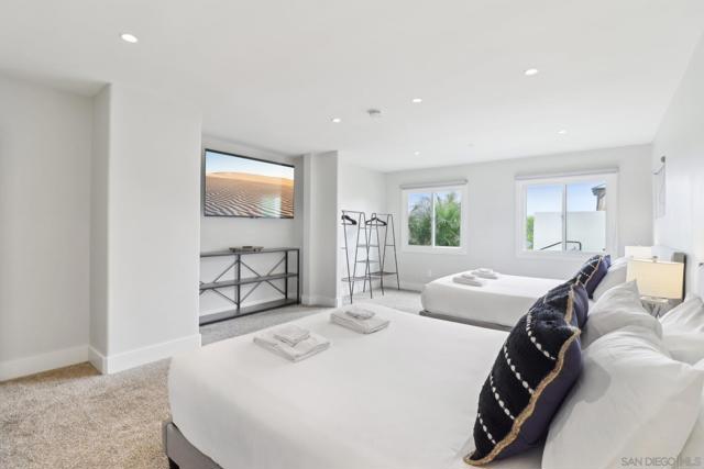 4611 Santa Cruz Ave, San Diego CA: https://media.crmls.org/mediaz/9c5bb220-c943-4f9f-afe2-ad32862e23ec.jpg