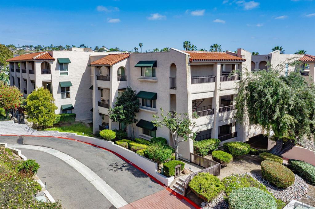 2540 Clairemont Dr - photo 3