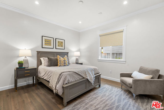 4616 Ventura Canyon Avenue, Sherman Oaks CA: https://media.crmls.org/mediaz/9c5c0093-b29c-491c-af9f-e6e6243e92d3.jpg