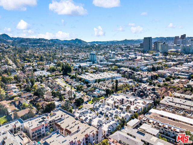 1325 Valley View Road, Glendale CA: https://media.crmls.org/mediaz/9c5c0451-6dc0-4d12-9d06-b9f2e939a119.jpg