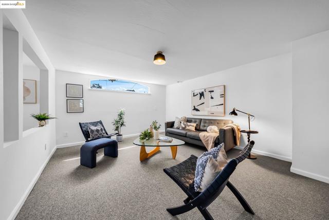 5605 Picardy Dr, Oakland CA: https://media.crmls.org/mediaz/9c5c44da-6213-497a-83f7-807df1e40ec3.jpg