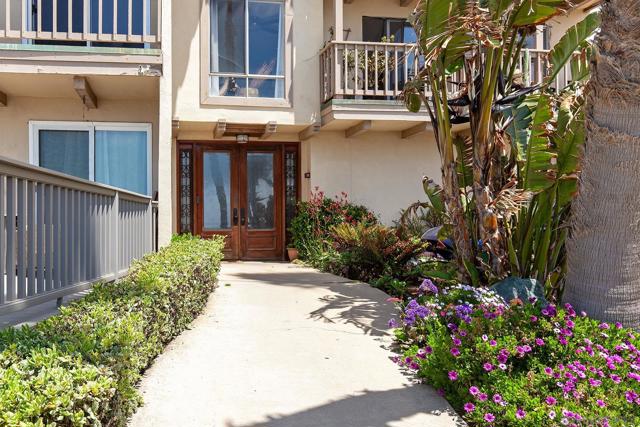4848 Bermuda Ave, San Diego CA: https://media.crmls.org/mediaz/9c5c458d-0b1f-416d-a70a-9b44eea76c59.jpg