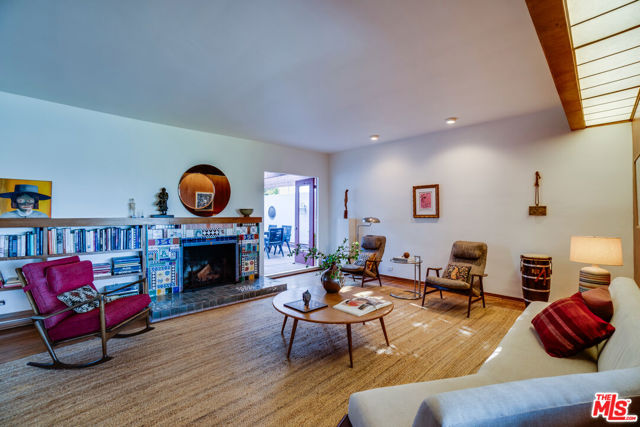 2020 Redcliff Street, Los Angeles CA: https://media.crmls.org/mediaz/9c5c48ea-870a-410f-b49e-0187fd158c87.jpg