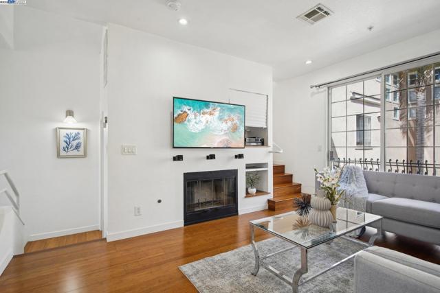 385 Montecito Way, Milpitas CA: https://media.crmls.org/mediaz/9c5cb0e1-30a8-44b9-a65b-25720a446895.jpg