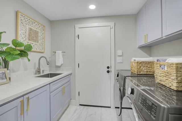 998 Governors Bay Drive, Redwood City CA: https://media.crmls.org/mediaz/9c5cfb3f-f5c5-4329-a1ee-beebe0b395db.jpg