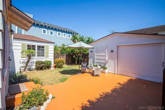241 243 F Avenue, Coronado CA: https://media.crmls.org/mediaz/9c5d5e77-21f3-4710-950d-327203b604bd.jpg