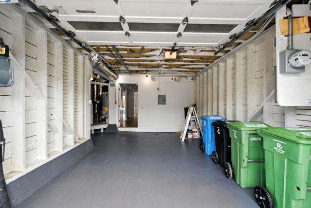 24 Riverton Dr, San Francisco CA: https://media.crmls.org/mediaz/9c5d68f6-396e-4556-9106-1933d9b7dc88.jpg