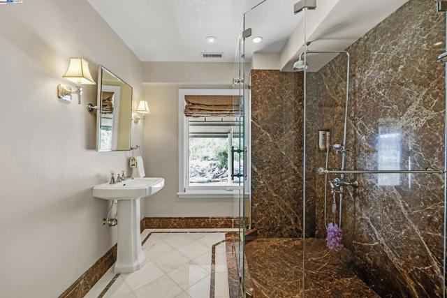 797 Las Olas Dr, Aptos CA: https://media.crmls.org/mediaz/9c5d9275-08bd-44bf-95fb-7f82bb0d9dfe.jpg