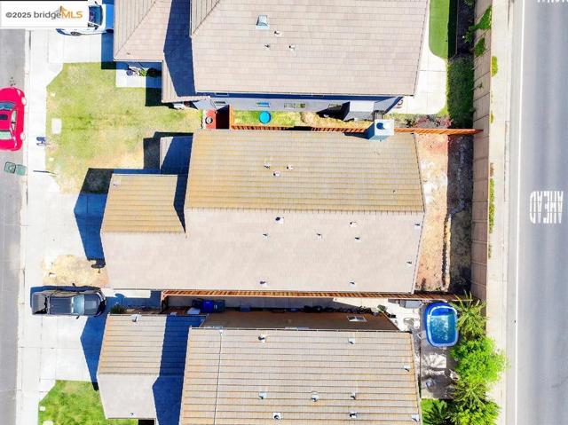 10500 Creekside Circle, Oakland CA: https://media.crmls.org/mediaz/9c5debb6-9985-4753-9a4a-2b1027efbdef.jpg