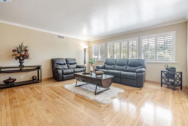 Image 8 of 60 For 25660 Paul Ct