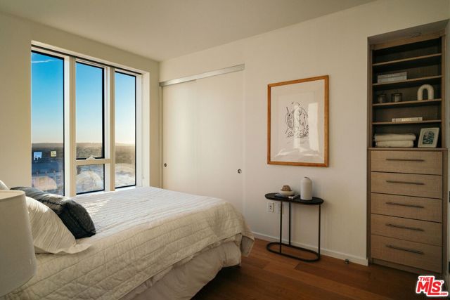 889 Francisco Street, Los Angeles CA: https://media.crmls.org/mediaz/9c5e8f78-fdbb-4c4d-bc58-52c0177b3b21.jpg