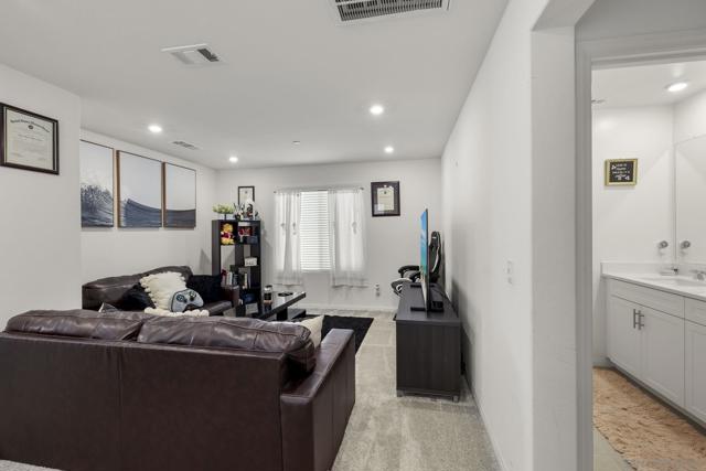 532 Enzo St, Lake Elsinore CA: https://media.crmls.org/mediaz/9c5eeff9-7595-4fd2-8602-579b0f2ba676.jpg