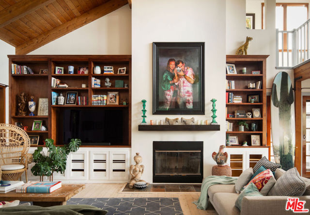 31840 Seafield Drive, Malibu CA: https://media.crmls.org/mediaz/9c5ef13f-dc36-4fa6-9f84-9bd9b781fa32.jpg