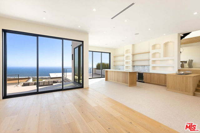 5366 Horizon Drive, Malibu CA: https://media.crmls.org/mediaz/9c5f72ec-6ff2-431b-9dff-c08415886ae7.jpg