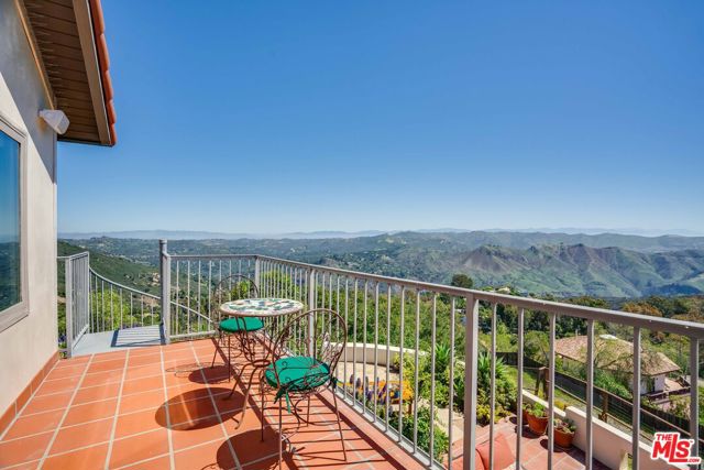 2303 Tuna Canyon Road, Topanga CA: https://media.crmls.org/mediaz/9c5f9d3c-c611-4e68-83f3-11c3ba0358db.jpg