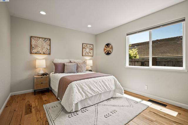6408 Boone Dr, Castro Valley CA: https://media.crmls.org/mediaz/9c5fa77e-7ed3-4074-a2ae-8afcb3e1df0e.jpg