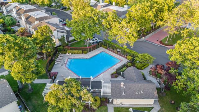 3664 Thrush Terrace, Fremont CA: https://media.crmls.org/mediaz/9c5fc3b4-002f-4f49-a462-56f13646cb7e.jpg