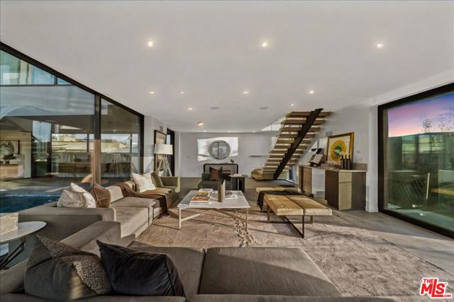 1565 Haslam Terrace, Los Angeles CA: https://media.crmls.org/mediaz/9c600f47-fc1b-4cb8-b81a-dac258d760af.jpg