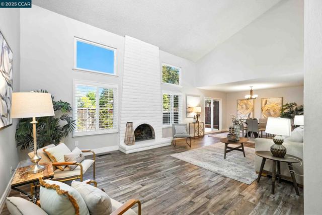 4417 Sunlight Ct, Concord CA: https://media.crmls.org/mediaz/9c6089b5-ad9f-4e0a-b8cb-e90194596d92.jpg