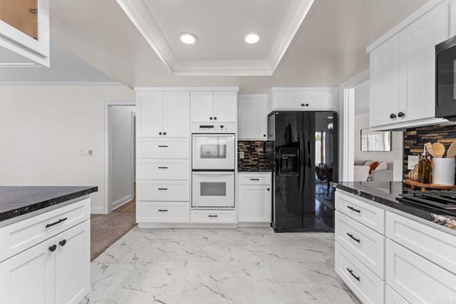 Detail Gallery Image 12 of 57 For 939 Chablis Ln, Vista,  CA 92083 - 4 Beds | 3 Baths