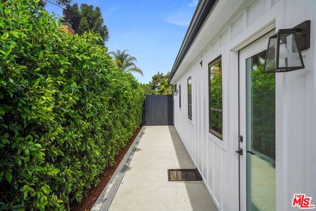 4130 VERDUGO VIEW Drive, Los Angeles CA: https://media.crmls.org/mediaz/9c613afa-10a6-4b5d-a091-20f67abcb827.jpg