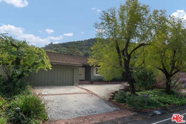 3480 MANDEVILLE CANYON Road, Los Angeles CA: https://media.crmls.org/mediaz/9c61c4f9-b3ce-4587-96aa-c6a056cfe322.jpg
