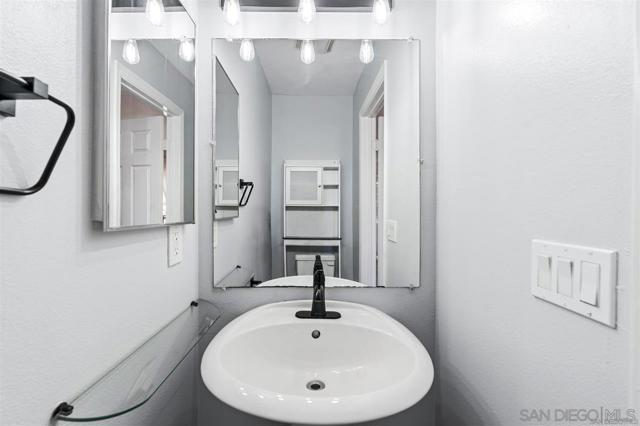 1280 W Main St, El Cajon CA: https://media.crmls.org/mediaz/9c61eb6b-25cc-41b3-b297-6643b5ef9ea8.jpg