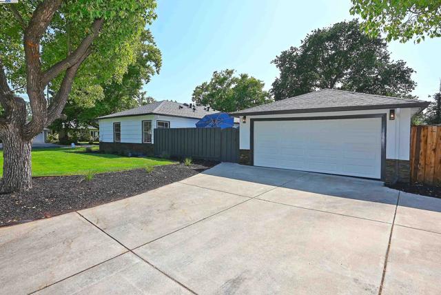 3208 McNutt, Walnut Creek CA: https://media.crmls.org/mediaz/9c61f351-f85f-4e92-ab85-98c8bef45957.jpg
