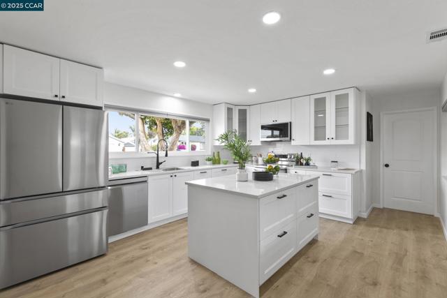 13608 Doolittle, San Leandro CA: https://media.crmls.org/mediaz/9c6205e1-6467-427c-ad8f-cf2a7a395681.jpg