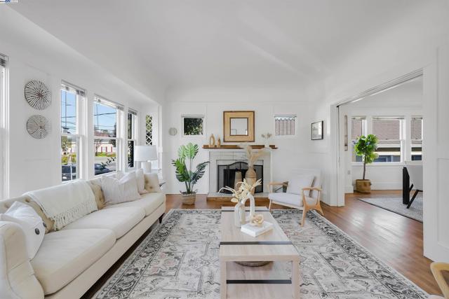 1781 B St, Hayward CA: https://media.crmls.org/mediaz/9c625bd3-9e3f-41e2-8051-61e1fda00e3f.jpg